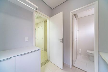 Apartamento à venda com 161m², 3 quartos e 3 vagas Apartamento à venda com 161m², 3 quartos e 3 vagasQuarto de Serviço