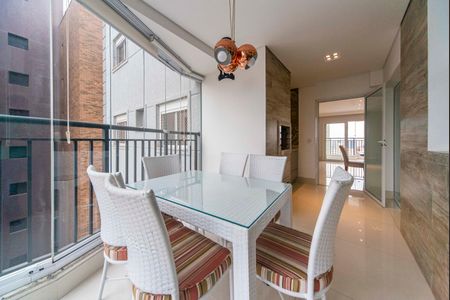 Apartamento à venda com 161m², 3 quartos e 3 vagas Apartamento à venda com 161m², 3 quartos e 3 vagasÁrea Gourmet