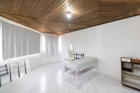 Casa para alugar com 320m², 2 quartos e 2 vagas Casa para alugar com 320m², 2 quartos e 2 vagasEdicula