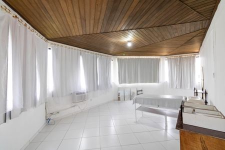 Casa para alugar com 320m², 2 quartos e 2 vagas Casa para alugar com 320m², 2 quartos e 2 vagasEdicula