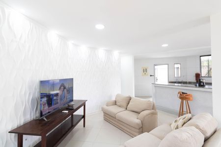 Casa para alugar com 320m², 2 quartos e 2 vagas Casa para alugar com 320m², 2 quartos e 2 vagasSala/Cozinha