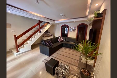 Casa à venda com 107m², 3 quartos e 2 vagasSala