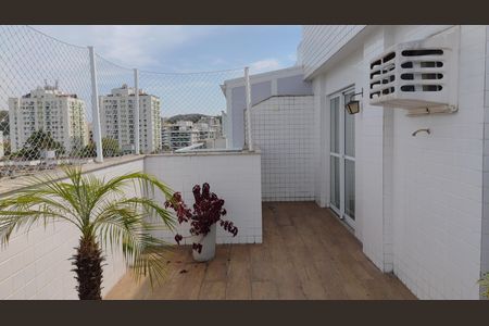 Apartamento à venda com 206m², 4 quartos e 2 vagas Apartamento à venda com 206m², 4 quartos e 2 vagasTerraço