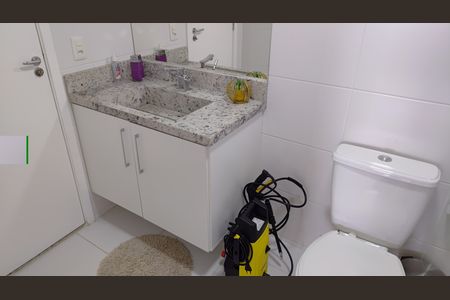 Apartamento à venda com 206m², 4 quartos e 2 vagas Apartamento à venda com 206m², 4 quartos e 2 vagasBanheiro 2