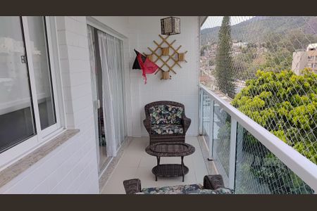 Apartamento à venda com 206m², 4 quartos e 2 vagas Apartamento à venda com 206m², 4 quartos e 2 vagasVaranda