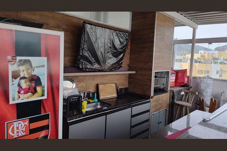 Apartamento à venda com 206m², 4 quartos e 2 vagas Apartamento à venda com 206m², 4 quartos e 2 vagasTerraço