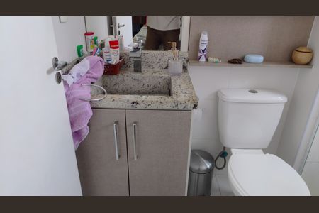 Apartamento à venda com 206m², 4 quartos e 2 vagas Apartamento à venda com 206m², 4 quartos e 2 vagasBanheiro da Suíte