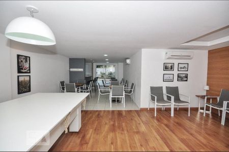 Apartamento à venda com 206m², 4 quartos e 2 vagas Apartamento à venda com 206m², 4 quartos e 2 vagasÁrea comum - Salão de festas