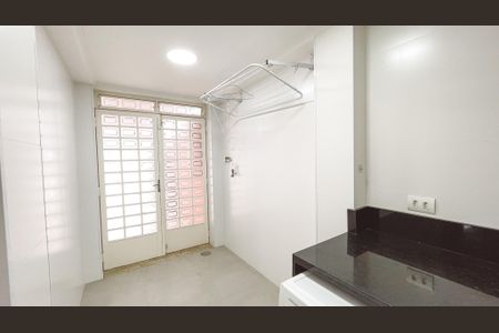 Casa à venda com 100m², 2 quartos e 2 vagas Casa à venda com 100m², 2 quartos e 2 vagasÁrea de Serviço