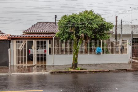 Casa à venda com 166m², 3 quartos e 2 vagas Casa à venda com 166m², 3 quartos e 2 vagasFachada