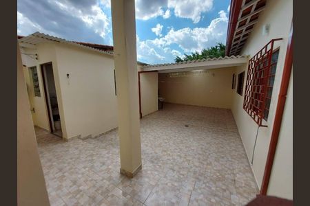 Casa à venda com 197m², 4 quartos e 3 vagas Casa à venda com 197m², 4 quartos e 3 vagasFoto 01