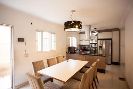 Casa à venda com 250m², 3 quartos e 2 vagas Casa à venda com 250m², 3 quartos e 2 vagasCozinha