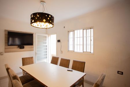 Casa à venda com 250m², 3 quartos e 2 vagas Casa à venda com 250m², 3 quartos e 2 vagasCozinha