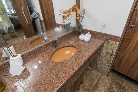 Apartamento à venda com 400m², 5 quartos e 3 vagas Apartamento à venda com 400m², 5 quartos e 3 vagasBanheiro da Área Gourmet