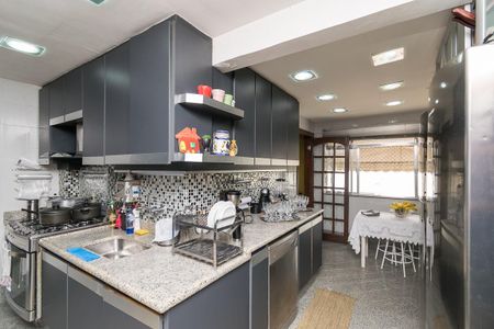 Apartamento à venda com 400m², 5 quartos e 3 vagas Apartamento à venda com 400m², 5 quartos e 3 vagasCozinha