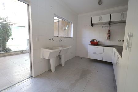 Casa para alugar com 454m², 5 quartos e 6 vagas Casa para alugar com 454m², 5 quartos e 6 vagasÁrea de Serviço