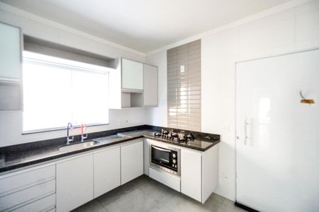 Casa à venda com 98m², 2 quartos e 2 vagas Casa à venda com 98m², 2 quartos e 2 vagasCozinha