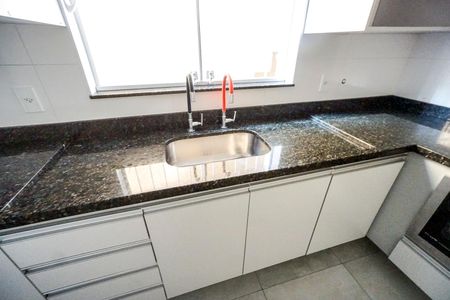 Casa à venda com 98m², 2 quartos e 2 vagas Casa à venda com 98m², 2 quartos e 2 vagasCozinha