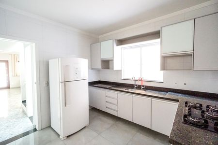 Casa à venda com 98m², 2 quartos e 2 vagas Casa à venda com 98m², 2 quartos e 2 vagasCozinha