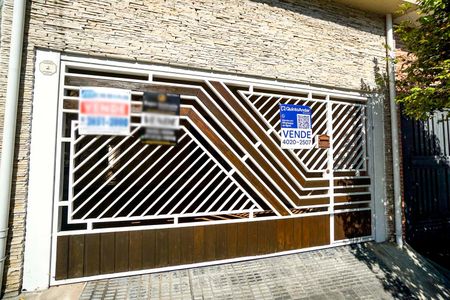 Casa à venda com 98m², 2 quartos e 2 vagas Casa à venda com 98m², 2 quartos e 2 vagasFachada