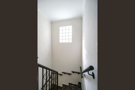 Casa à venda com 98m², 2 quartos e 2 vagas Casa à venda com 98m², 2 quartos e 2 vagasEscada