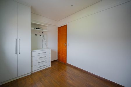Casa à venda com 250m², 3 quartos e 5 vagasQuarto 2