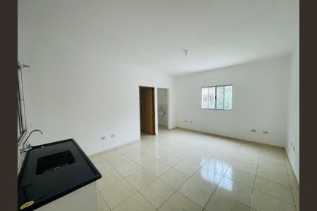 Sala cozinha  de kitnet/studio para alugar com 1 quarto, 50m² em Vila Ayrosa, Guarulhos