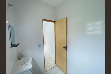 Banheiro de kitnet/studio para alugar com 1 quarto, 50m² em Vila Ayrosa, Guarulhos