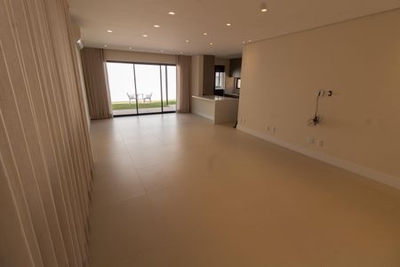 Casa de condomínio para alugar com 200m², 3 quartos e 4 vagasSala