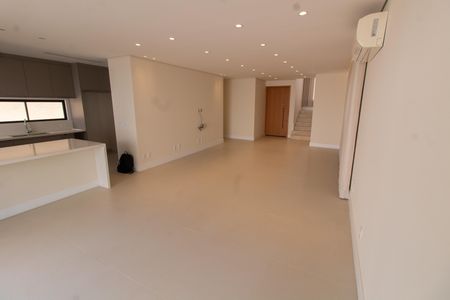 Sala de casa de condomínio para alugar com 3 quartos, 200m² em Vila José Iório, Campinas