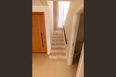 Escada de casa de condomínio para alugar com 3 quartos, 200m² em Vila José Iório, Campinas