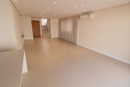 Sala de casa de condomínio para alugar com 3 quartos, 200m² em Vila José Iório, Campinas