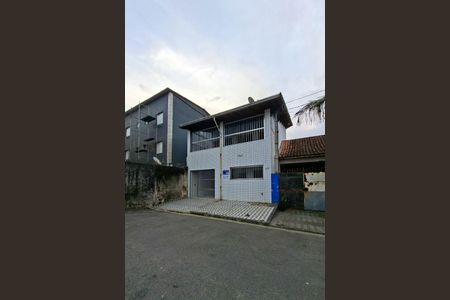 Casa para alugar com 140m², 2 quartos e 1 vaga Casa para alugar com 140m², 2 quartos e 1 vagaFachada