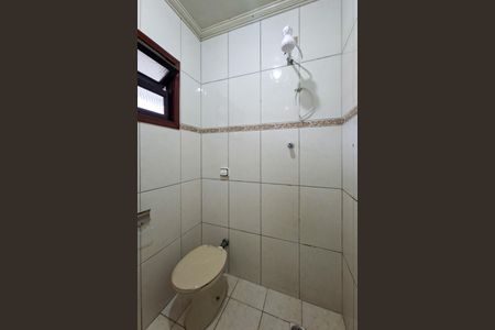 Casa para alugar com 140m², 2 quartos e 1 vaga Casa para alugar com 140m², 2 quartos e 1 vagaBanheiro Social