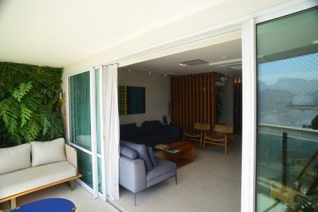 Apartamento para alugar com 354m², 5 quartos e 4 vagasVaranda