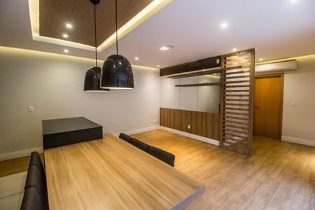 Apartamento à venda com 94m², 2 quartos e 2 vagas Apartamento à venda com 94m², 2 quartos e 2 vagasSala