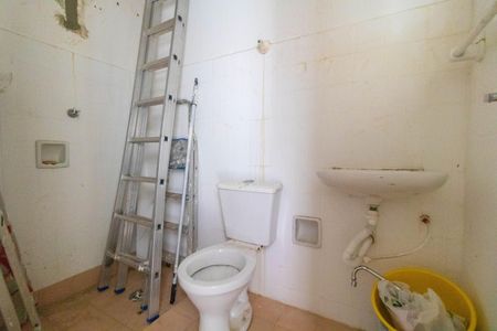 Casa à venda com 140m², 2 quartos e 5 vagas Casa à venda com 140m², 2 quartos e 5 vagasBanheiro de serviço