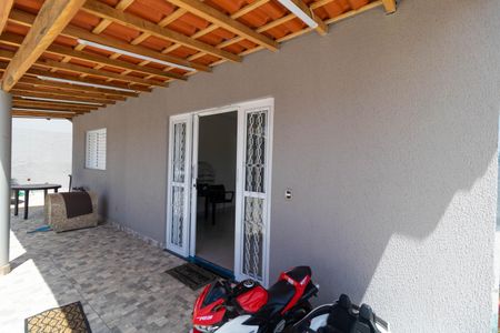 Casa à venda com 140m², 2 quartos e 5 vagas Casa à venda com 140m², 2 quartos e 5 vagasVaranda