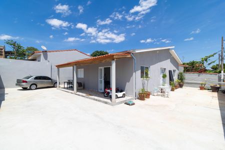 Casa à venda com 140m², 2 quartos e 5 vagas Casa à venda com 140m², 2 quartos e 5 vagasQuintal