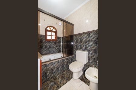 Casa à venda com 221m², 3 quartos e 4 vagasBanheiro da suíte