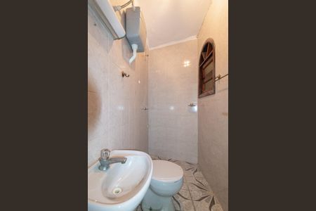 Casa à venda com 221m², 3 quartos e 4 vagasBanheiro de serviço