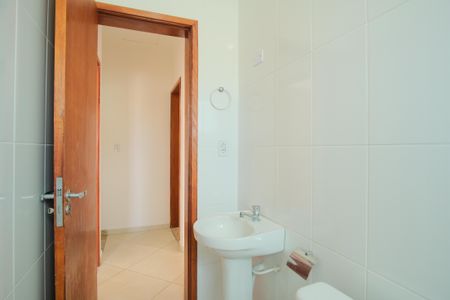 Casa de condomínio à venda com 157m², 3 quartos e 2 vagasBanheiro Social