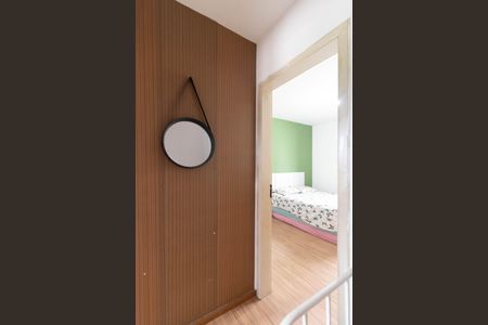 Corredor de casa de condomínio à venda com 2 quartos, 56m² em Vila Nova, Porto Alegre