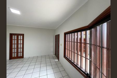 Sala de casa para alugar com 3 quartos, 182m² em Jardim Simus, Sorocaba
