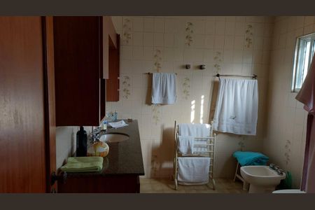 Casa à venda com 300m², 3 quartos e 1 vaga Casa à venda com 300m², 3 quartos e 1 vagaBanheiro da Suíte