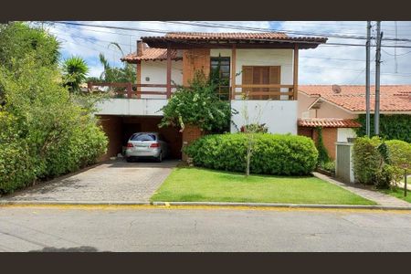 Casa à venda com 300m², 3 quartos e 1 vaga Casa à venda com 300m², 3 quartos e 1 vagaFachada