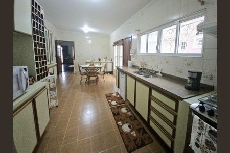 Casa à venda com 300m², 3 quartos e 1 vaga Casa à venda com 300m², 3 quartos e 1 vagaCozinha