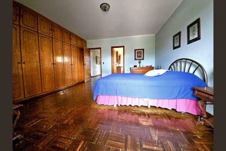 Casa à venda com 300m², 3 quartos e 1 vaga Casa à venda com 300m², 3 quartos e 1 vagaSuíte