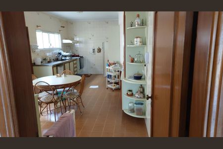 Casa à venda com 300m², 3 quartos e 1 vaga Casa à venda com 300m², 3 quartos e 1 vagaCozinha