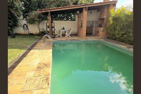 Casa à venda com 300m², 3 quartos e 1 vaga Casa à venda com 300m², 3 quartos e 1 vagaQuintal